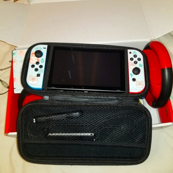 Nintendo Switch - Picture 2 of 3